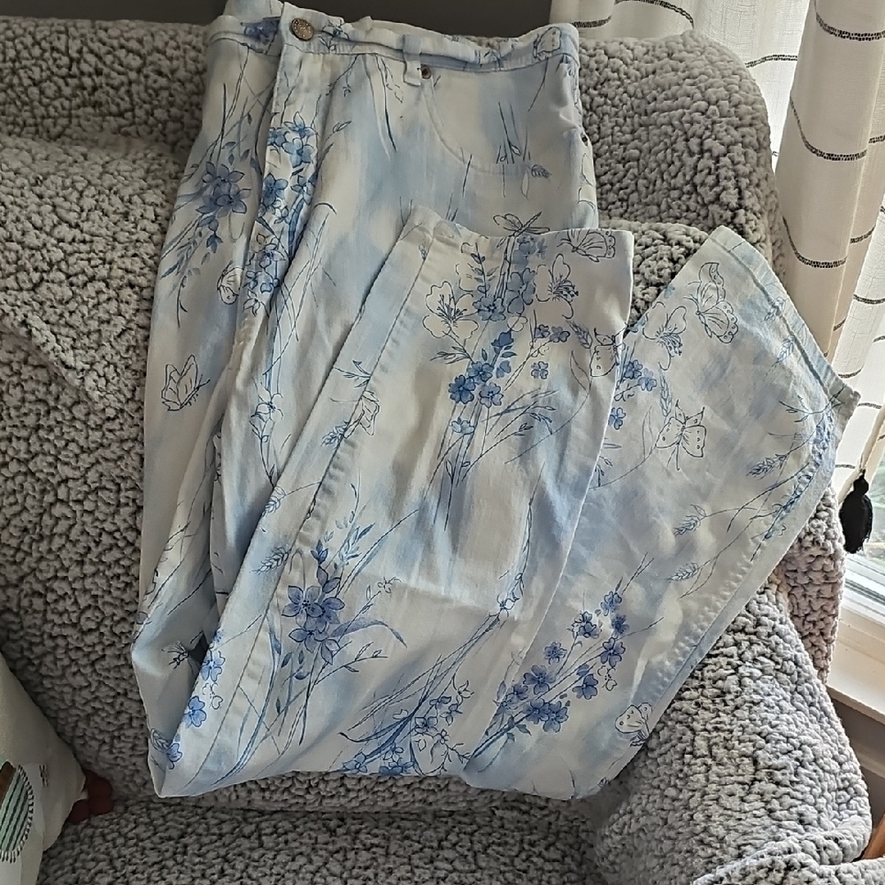 Bill Blass Light Blue Floral Women's Jeans